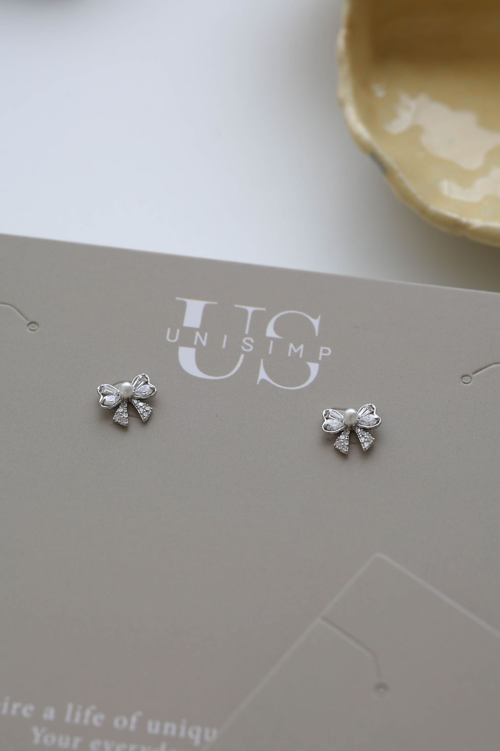 Thumbnail: Ribbon Pearl Whisper in silver