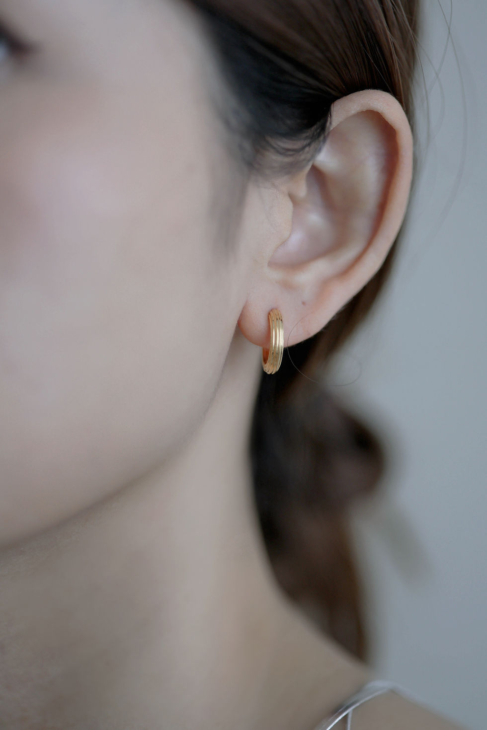 Thumbnail: Linear Texture Hoops in gold