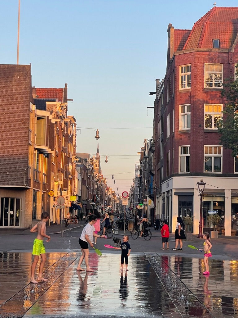 Surfing around the world, Amsterdam