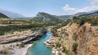 La Valle del fiume Vjosa: un viaggio tra storia, natura e tradizioni dell’Albania