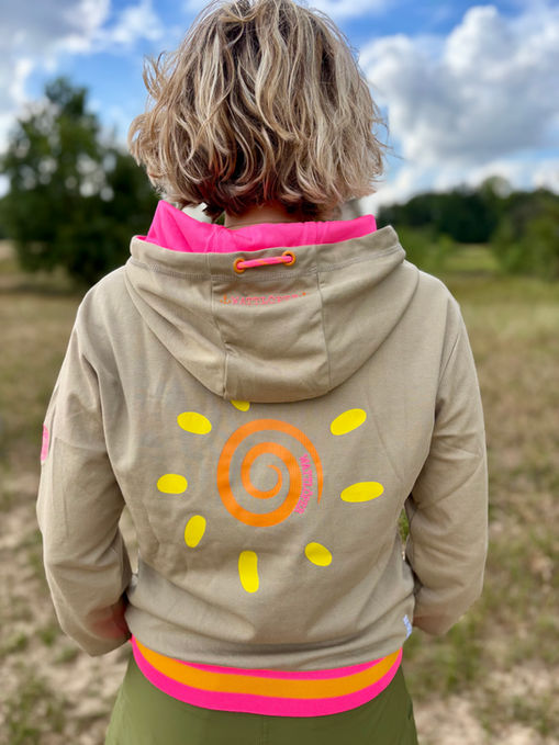 Wattlöper Hoody "Sonne"
Gibt`s in: beige + dunkelblau
Art.-Nr.: 80903