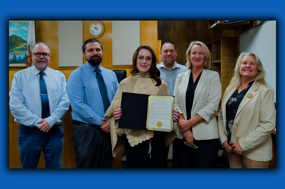 Celebrando a nuestro asistente secretaria del condado