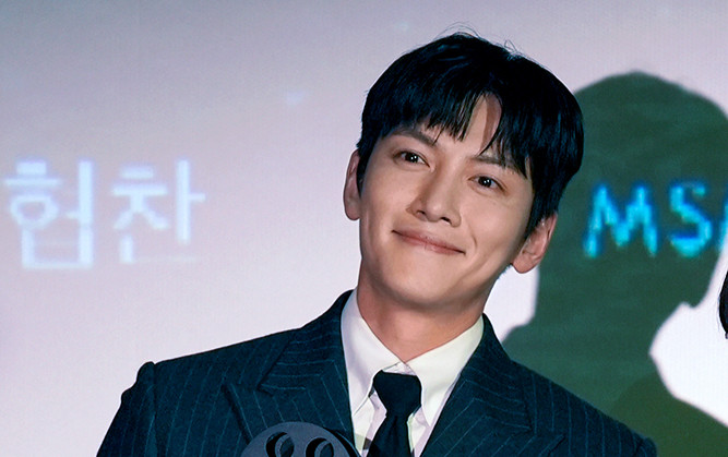 [Spring Company] Ji Chang-wook remporte le prix du meilleur acteur dans ...