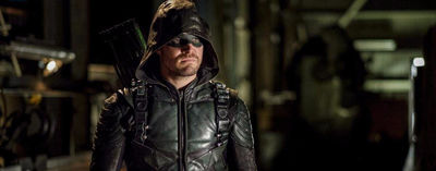 Arrow | Imagens mostram que aliado de Oliver retorna como vilão