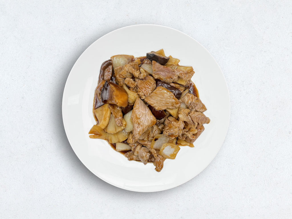 Cerdo con bambú y setas chinas