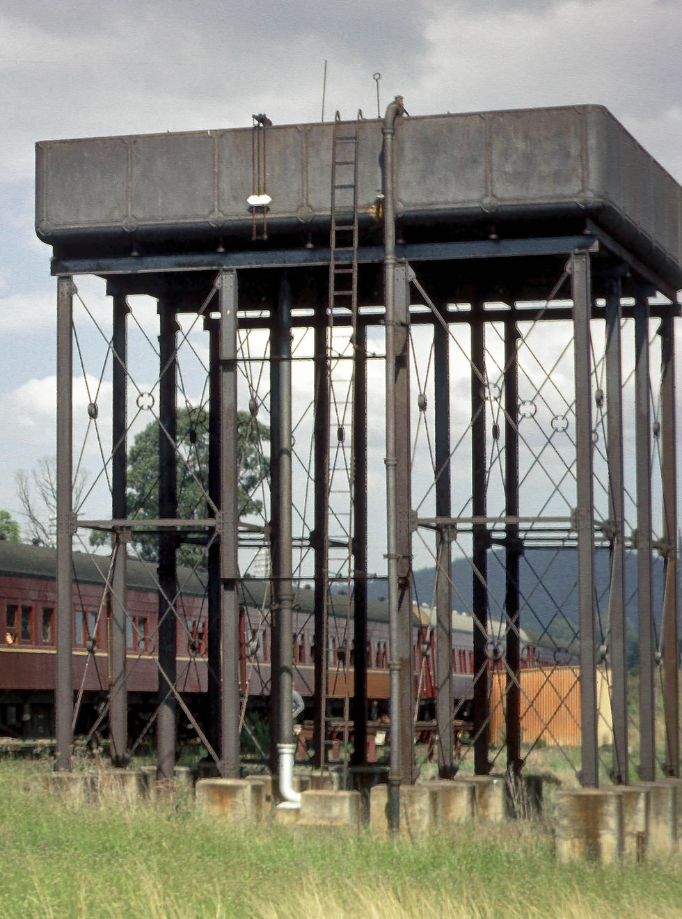 20,000 Gal water tank and stand