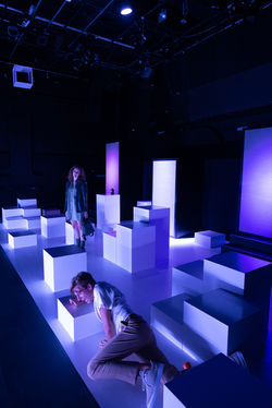 Die Laborantin (cred. L Karelly)