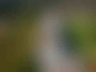 widok z góry na budynek mieszkalny i parking