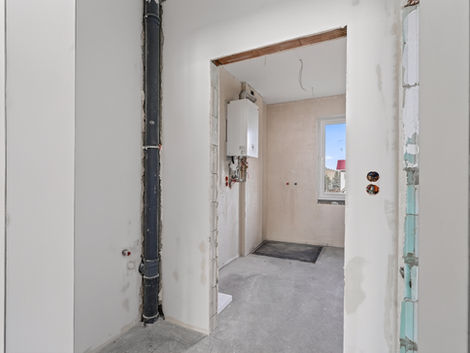 korytarz i wejście do łazienki – mieszkanie w stanie deweloperskim