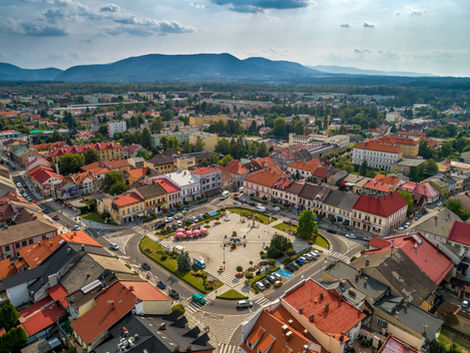 Panorama rynku i centrum Kęt z drona