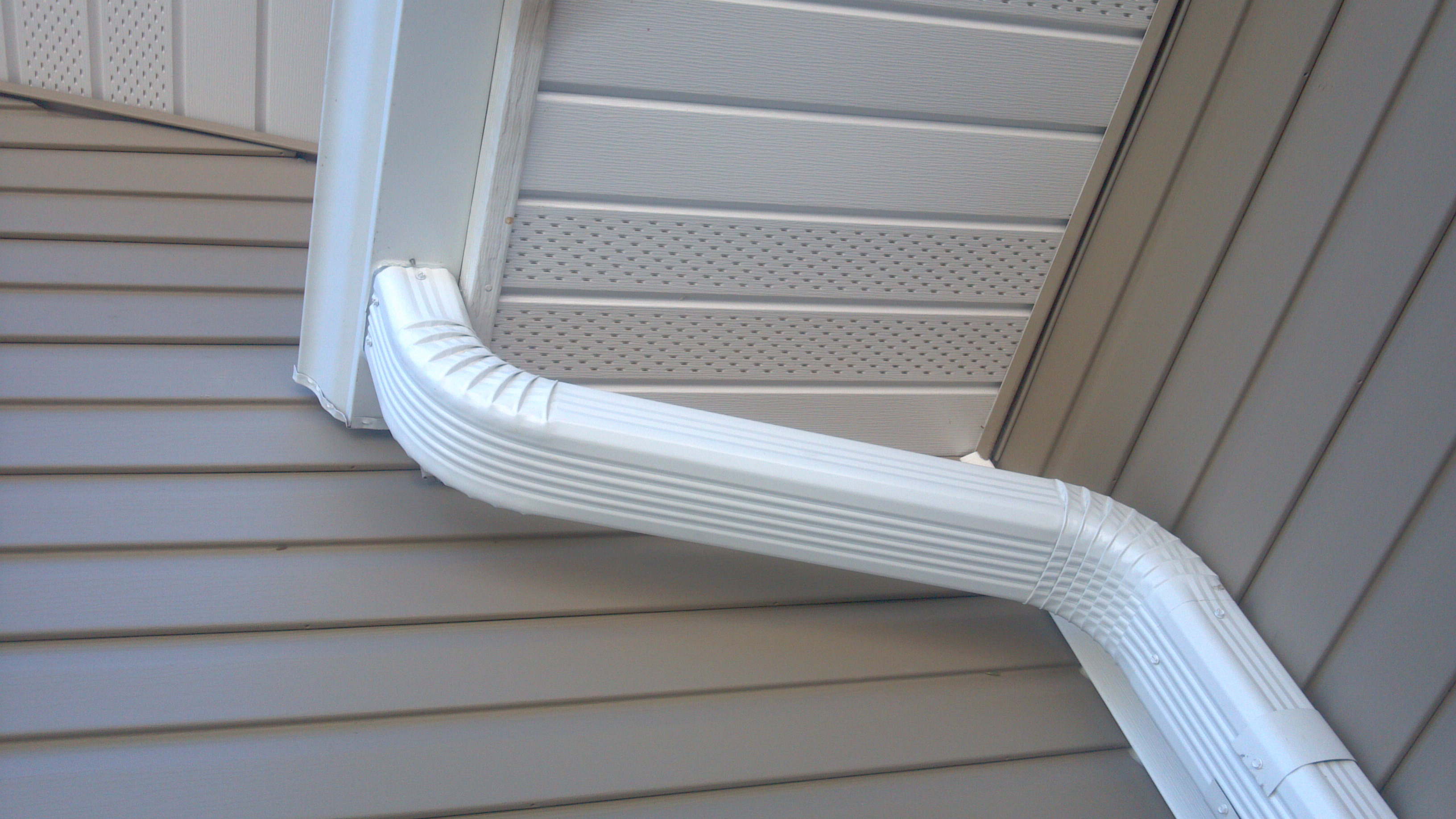Downspout Difference Seamless Gutters