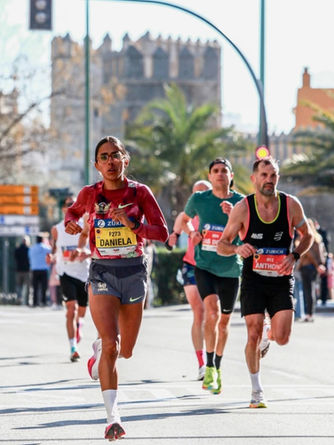 Daniela Torres representa a Querétaro en el Maratón de Sevilla