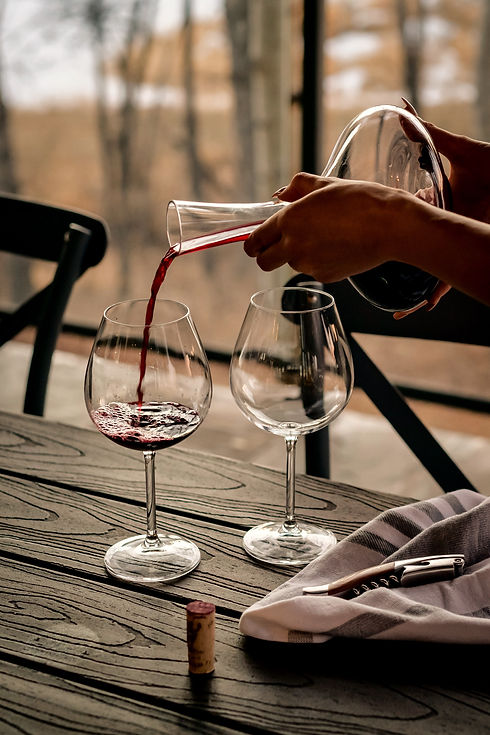 Pouring%20wine%20into%20glass%20from%20a%20carafe%20in%20an%20outdoor%20fine%20dining%20setting_edit