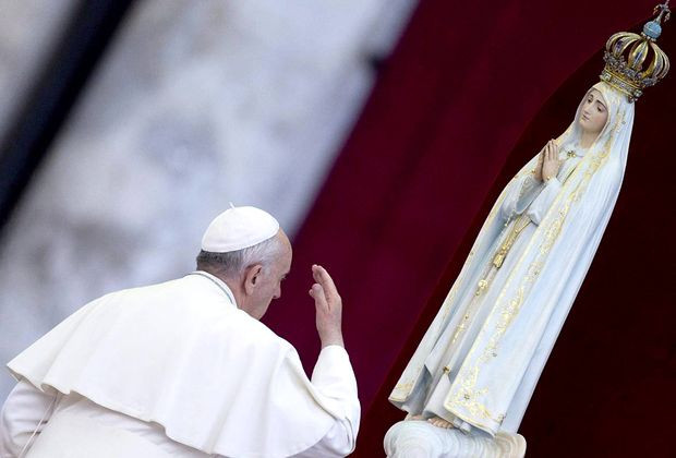 "Maria, nós nos entregamos a Ti"