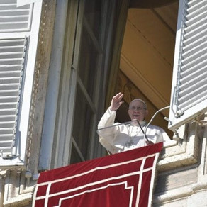 "Como os Magos, deixemo-nos iluminar pela luz de Jesus" Pede Papa no Angelus