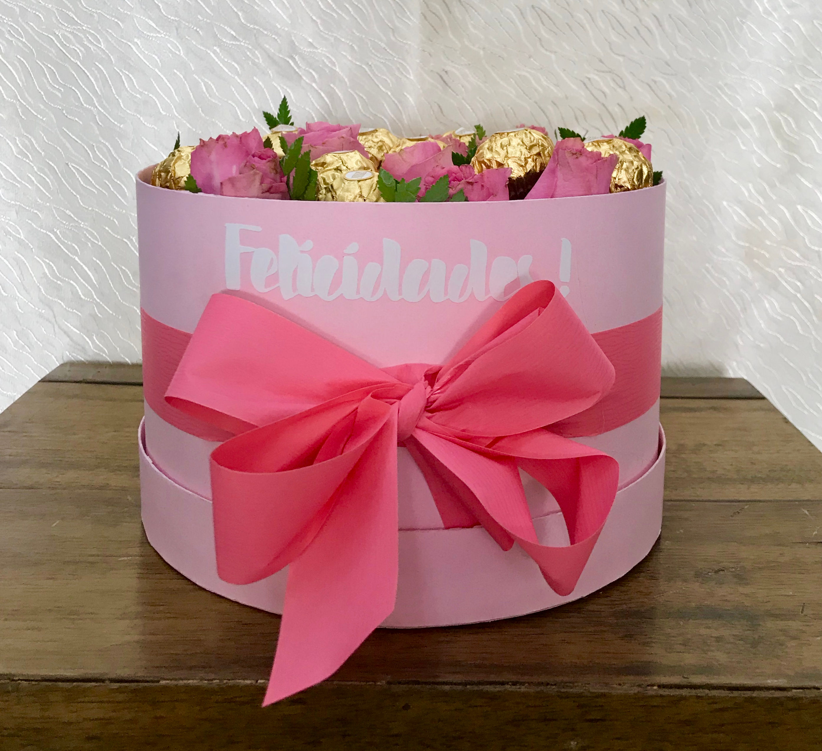 CAJA ROSAS + CHOCOLATES