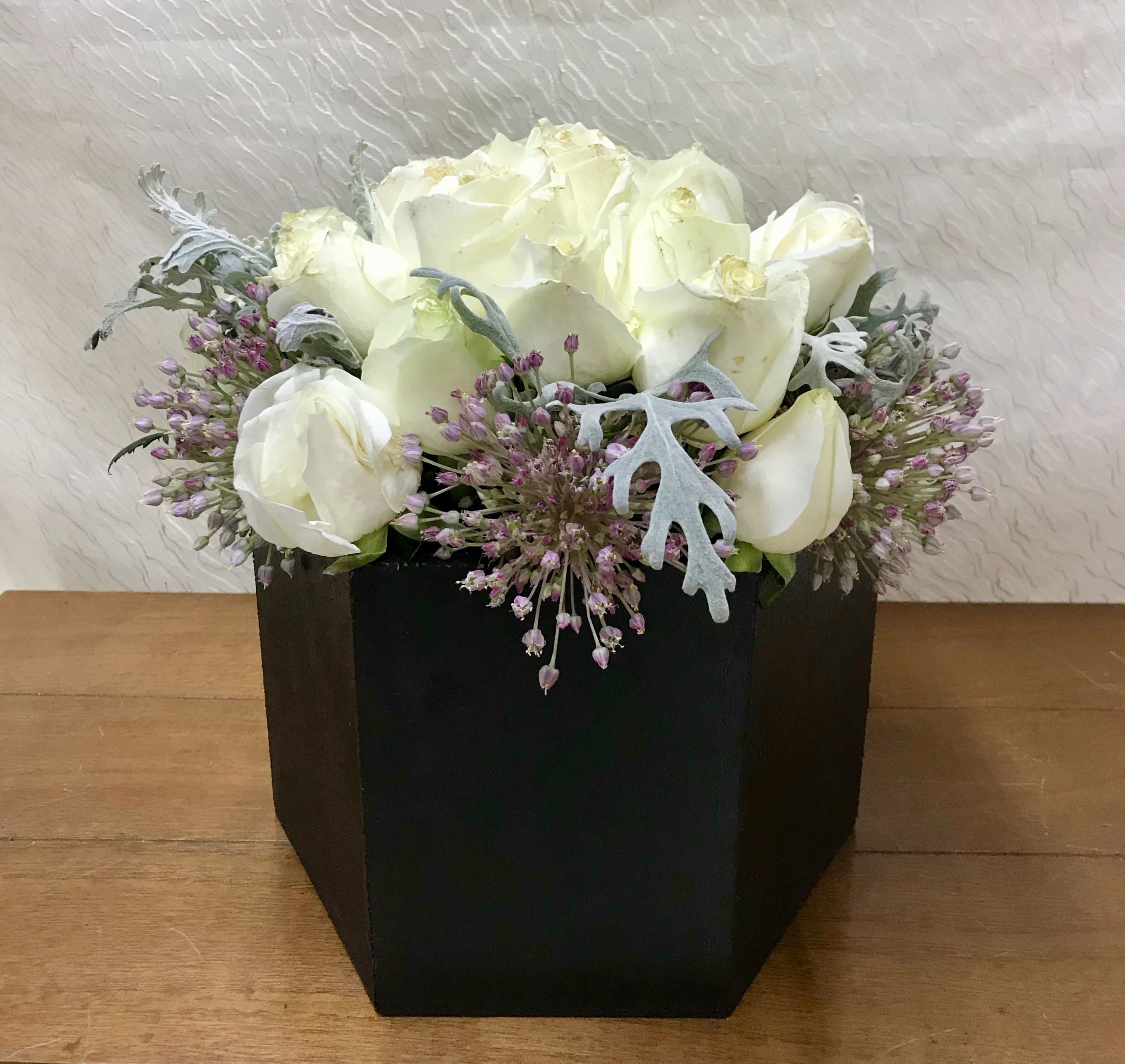 CAJA DE MADERA CON 20 ROSAS