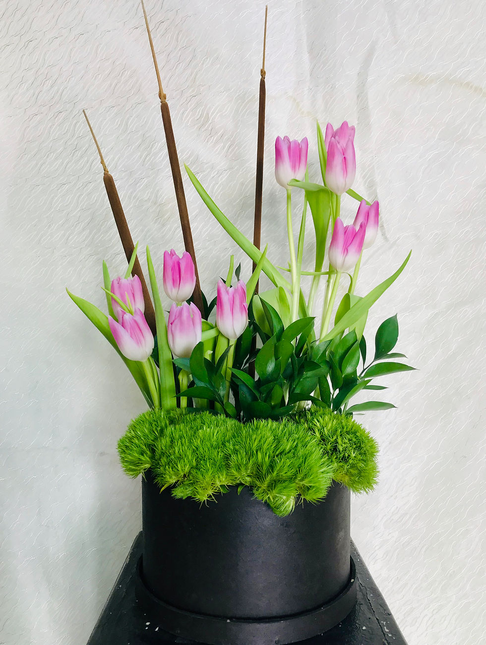 CAJA DE MADERA CON TULIPANES