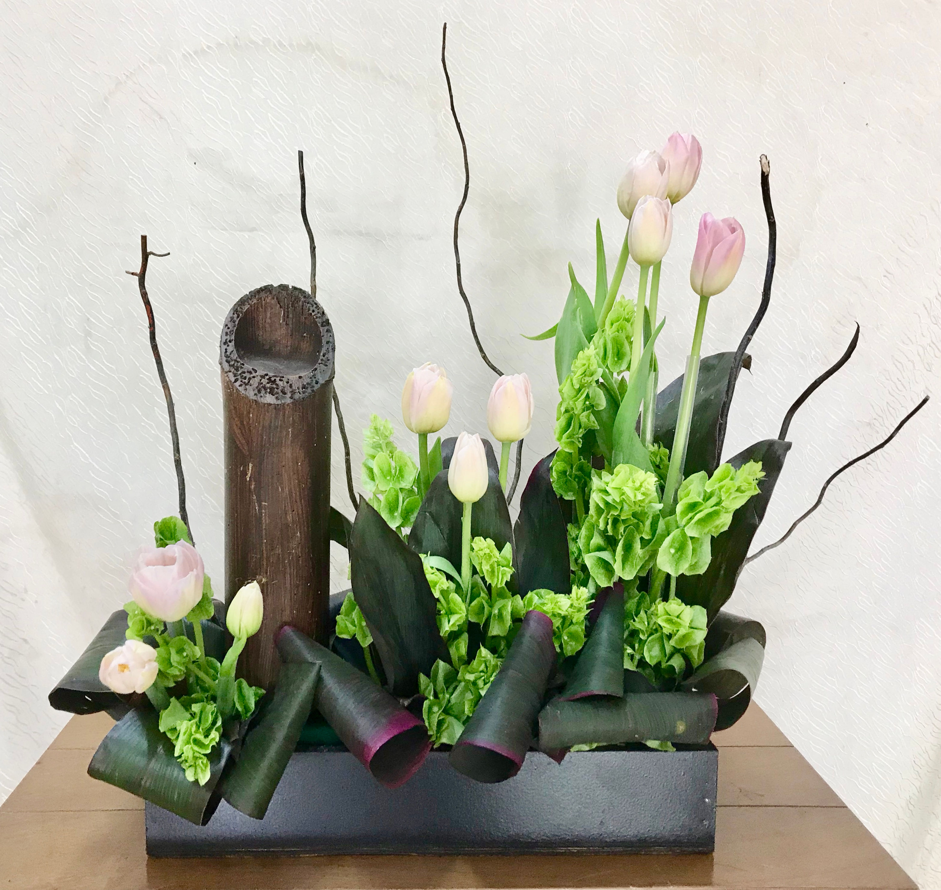 10 TULIPANES EN BASE DE MADERA