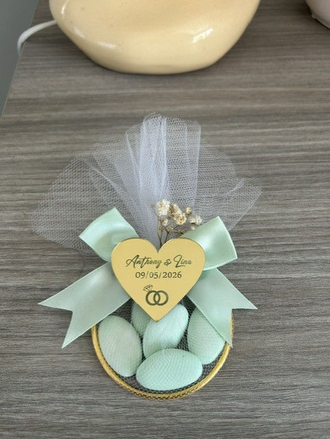 Cercle à dragées vert eau avec plaque coeur, personnalisation au choix