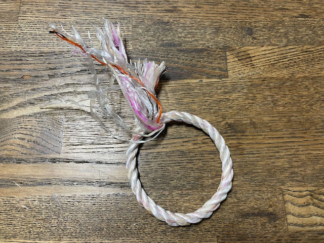 作り方はまずロープを編んで輪を作ります。