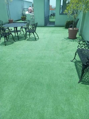 patios con pasto sintético