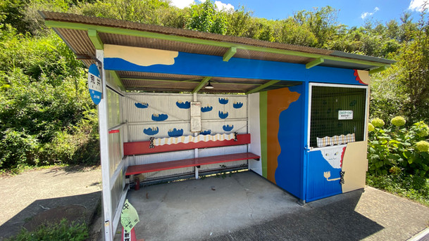 Midori Takai "Bus Stop Art Project" completed!