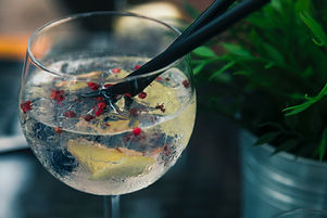 clear-wine-glass-with-liquid-in-focus-ph