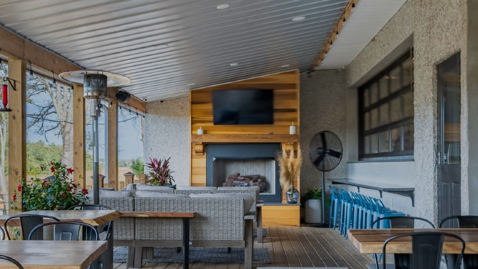 Outdoor dining in St Simons, Wolf Island Oyster Co.