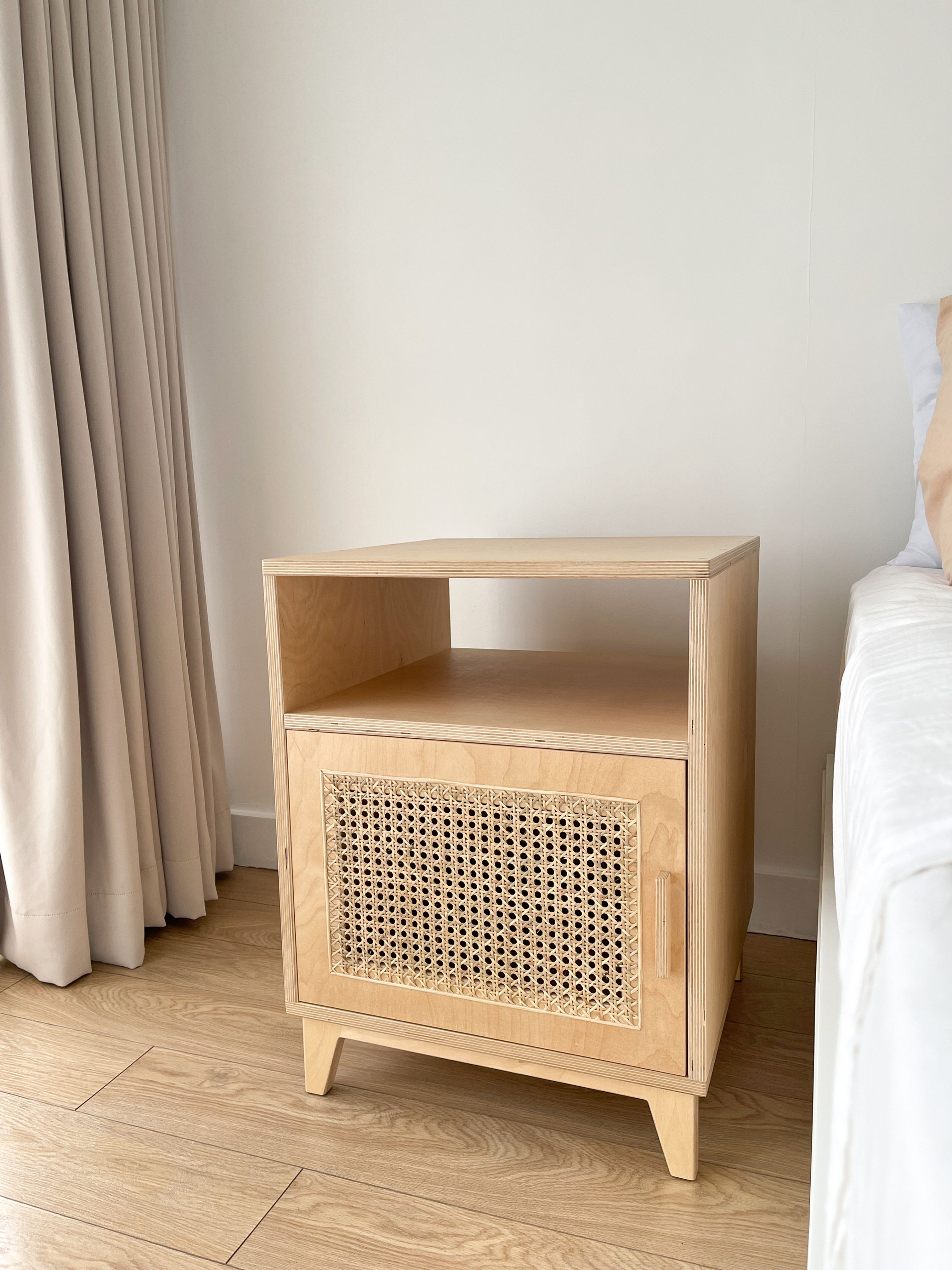 Solihiya Bedside Table