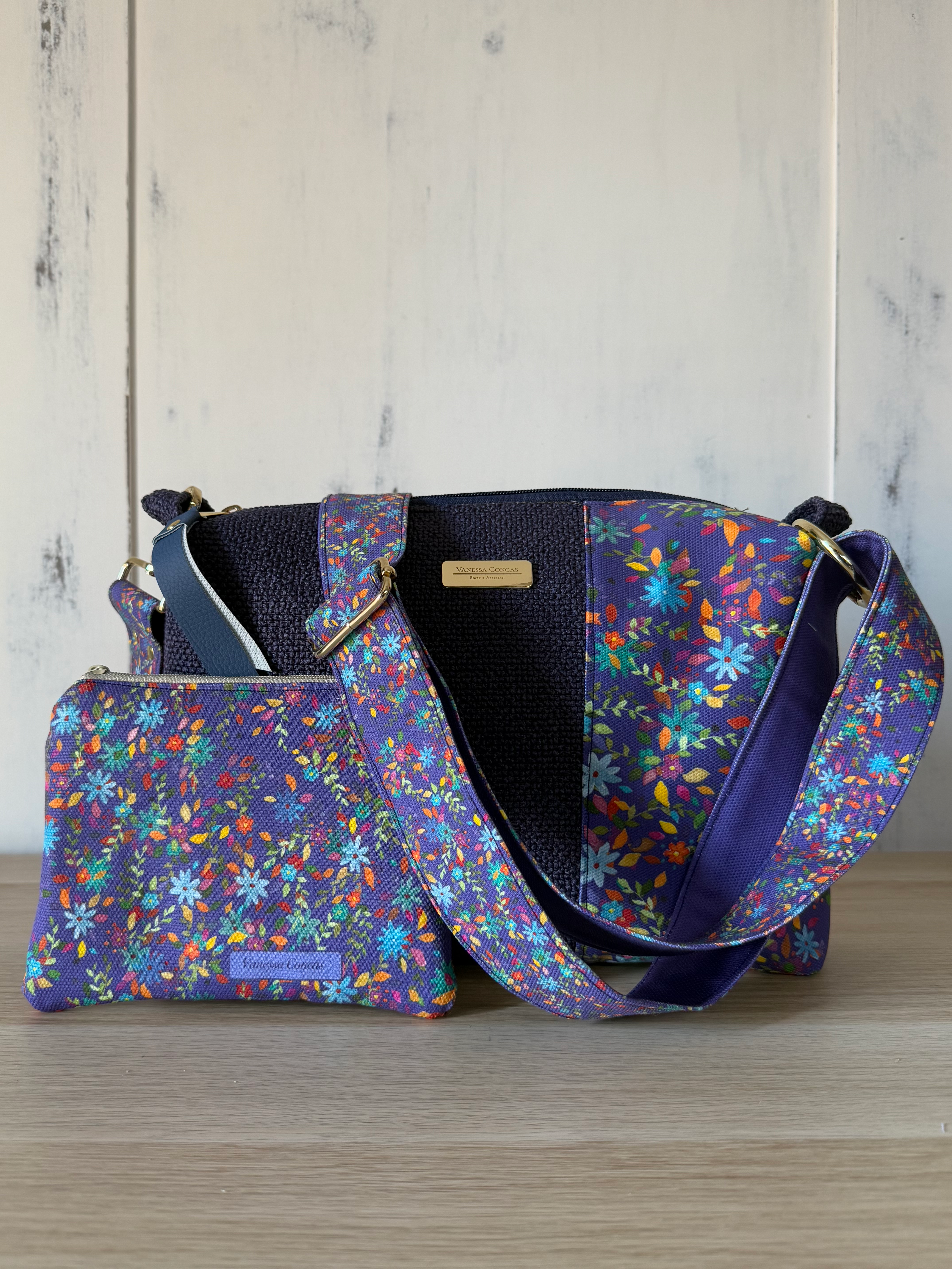 Frida naïf blu acceso 