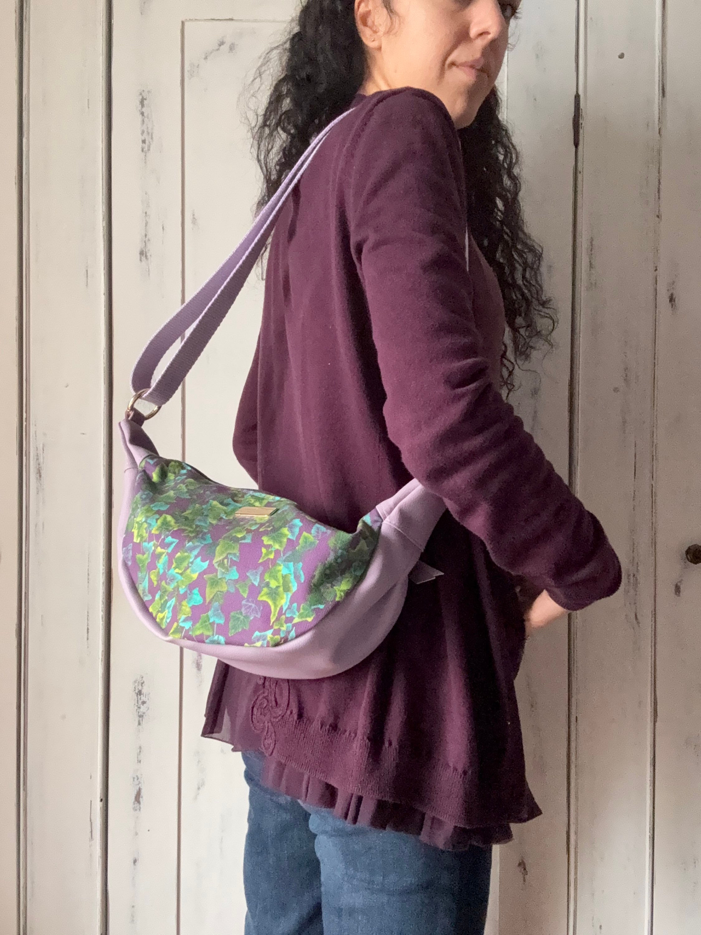 Marsupio artemisia dipinto edera lilla