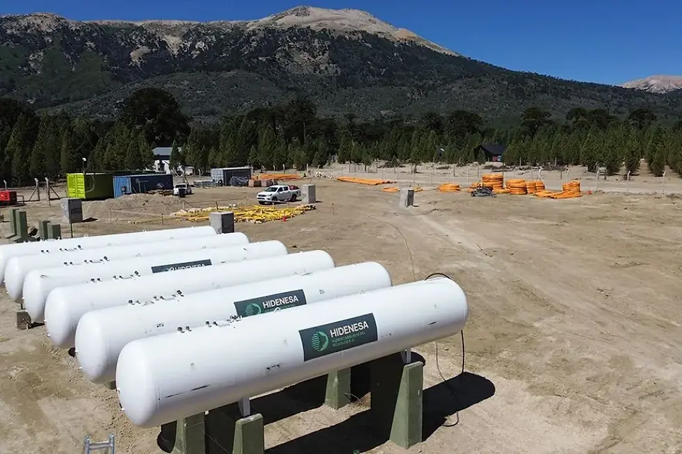 Vista de los seis tanques de GLP instalados en la nueva planta