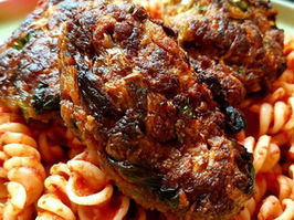 ארוחה משגעת בקלי קלות קציצות עם פסטה ברוטב אדום אין טעים מזה - אצל ברכה במטבח