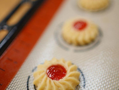 תתכוננו להתמכר עוגיות פרח ריבה הכי טובות וקלות שיש - נועם זיגדון