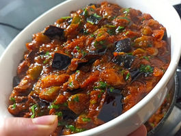 הכי טעים וקל להכנה סלט חצילים פיקנטי שמשדרג כל ארוחה - ליטל אשואל