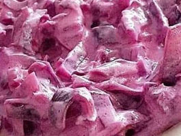 תוספת מהירה ומושלמת לכל ארוחה סלט כרוב אדום במיונז שמכינים ברגע וטעים ברמות - אריאלה