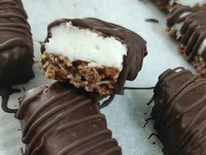 מתכון לאצבעות קוקוס עם שוקולד ופצפוצי אורז - אתי זוהר