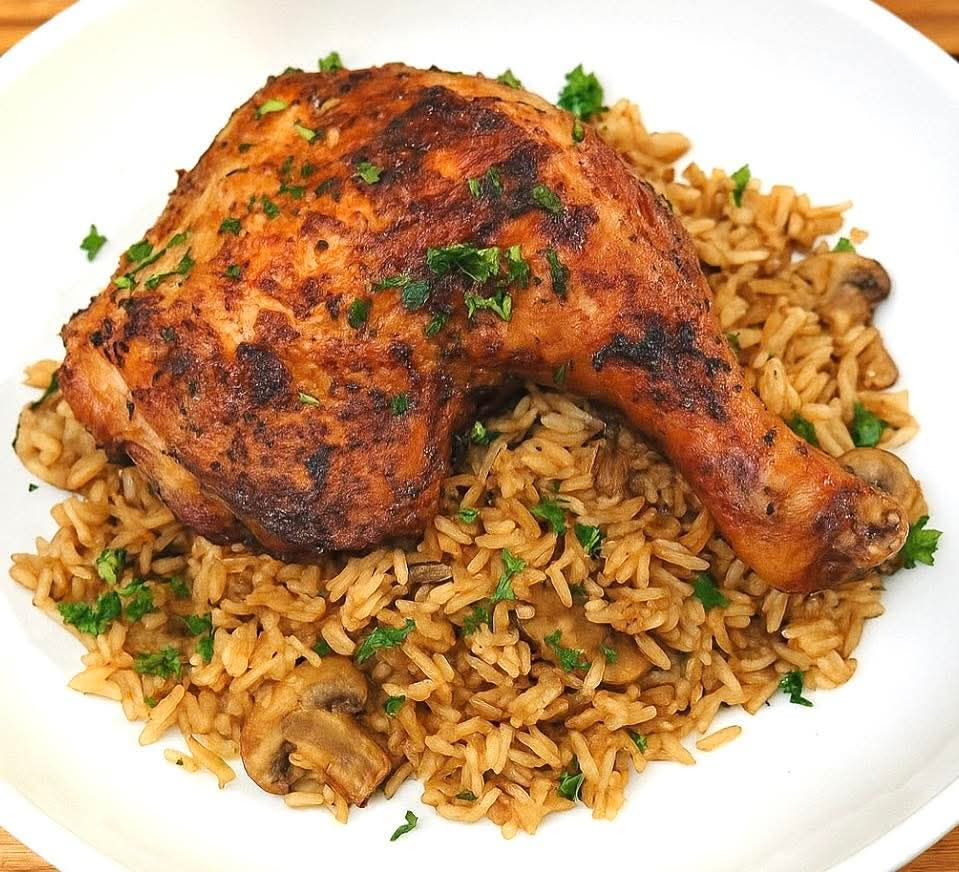 מתכון לארוחה מנצחת עוף צלוי בתערובת דבש, חרדל ושום ובתוספת אורז בטעם חלומי - מתכונים מהרשת