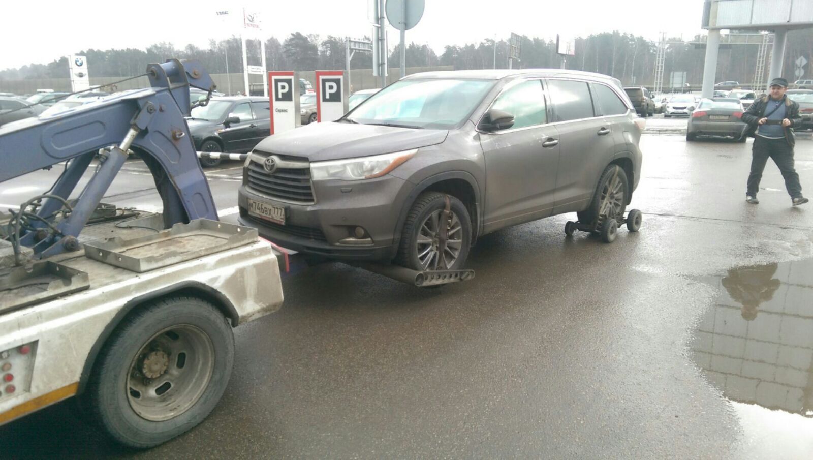 Низкий эвакуатор для подземных паркингов. Эвакуатор для подземных паркингов. Эвакуация из подземного паркинга. Эвакуатор из подземного паркинга. Эвакуатор из подземного паркинга.