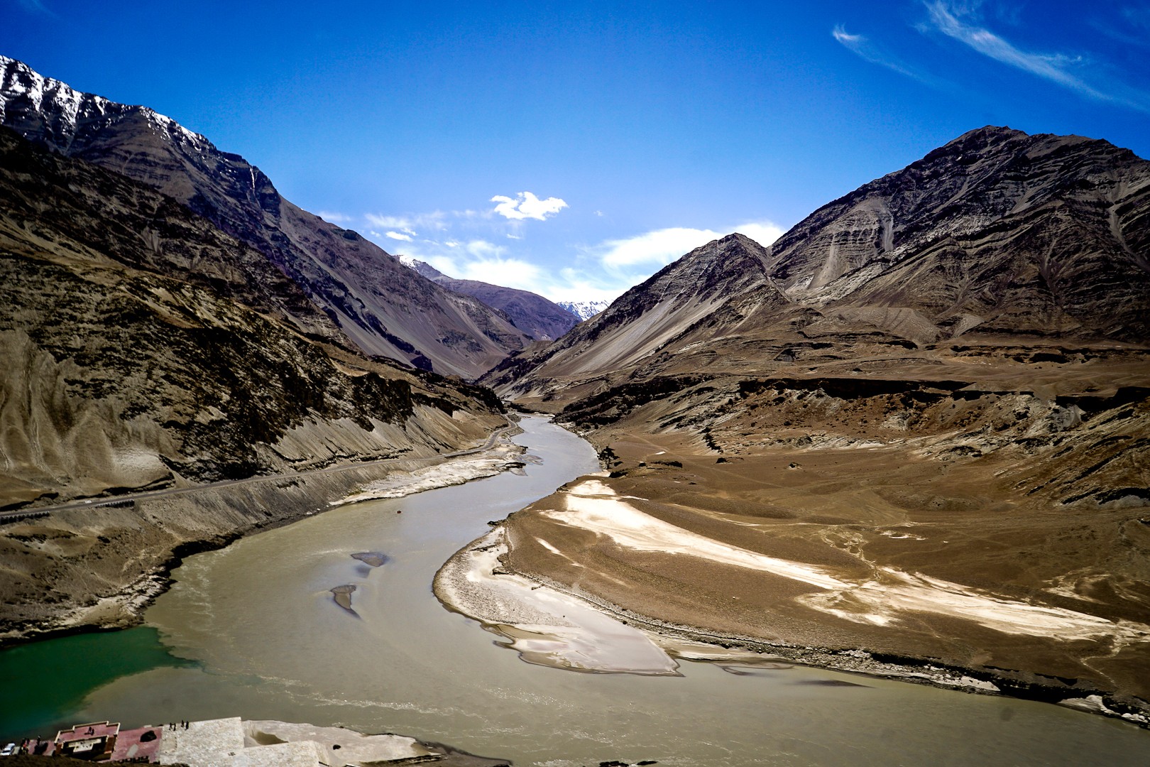 Sangam. Zanskar łączy się z Indusem.