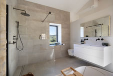 Gite in de provence met design badkamer