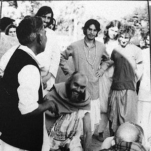 Dada Mukerjee standing left, Peter standing on left back, Ram Dass kneeling, Jai Uttal, Gangadhar, Neem Karoli Baba (blanket).
