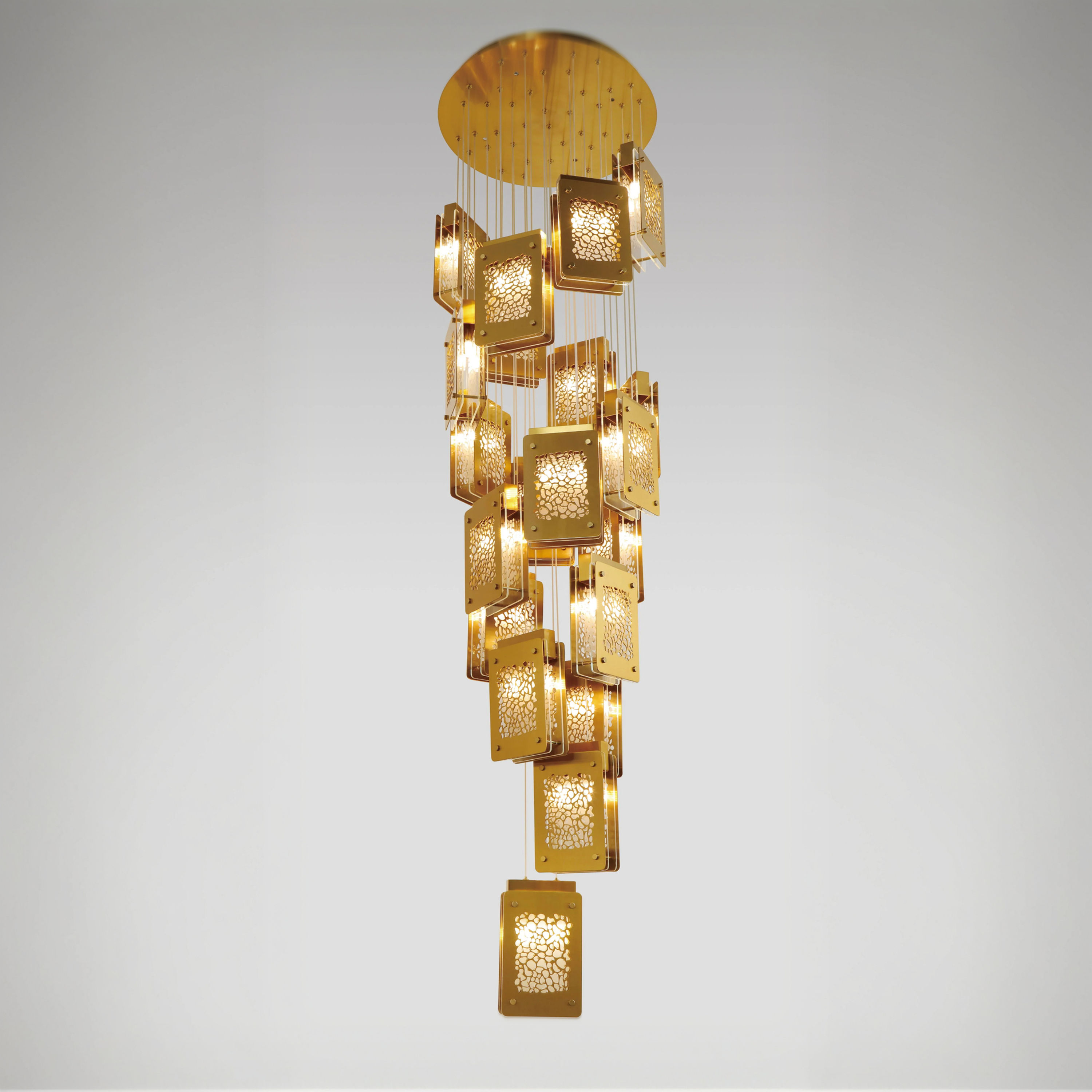 THE MIRALDA CHANDELIER