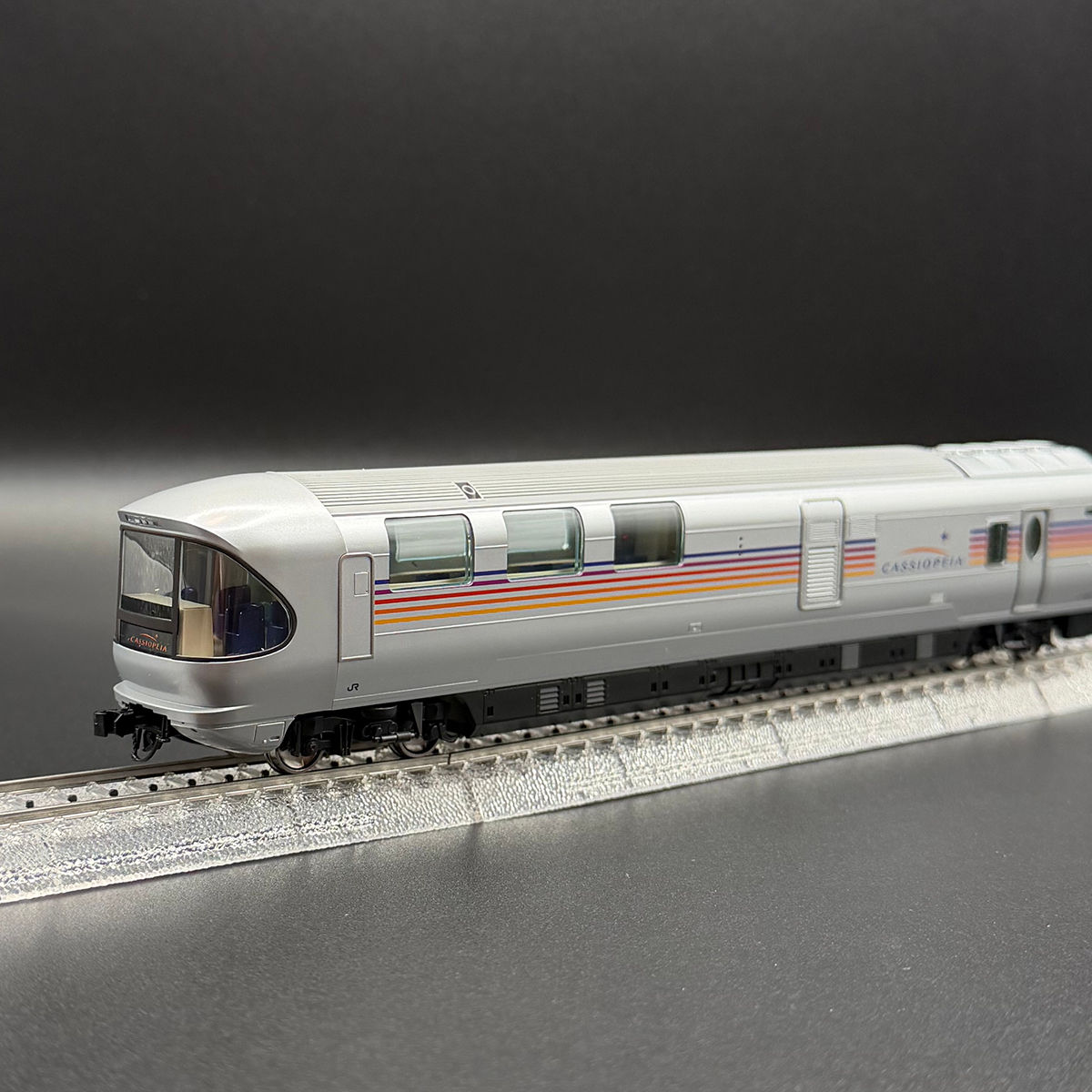 Tomix HO-088 - 1/80(HO) J.R. Limited Express Sleeper Series E26(Basic 4-Car Set)