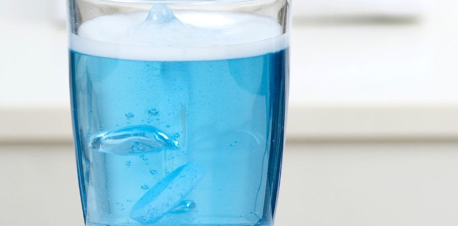 Zahnprothese reinigen