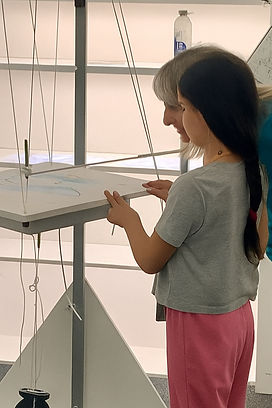 Pendulum Drawing Experiment in Classroom