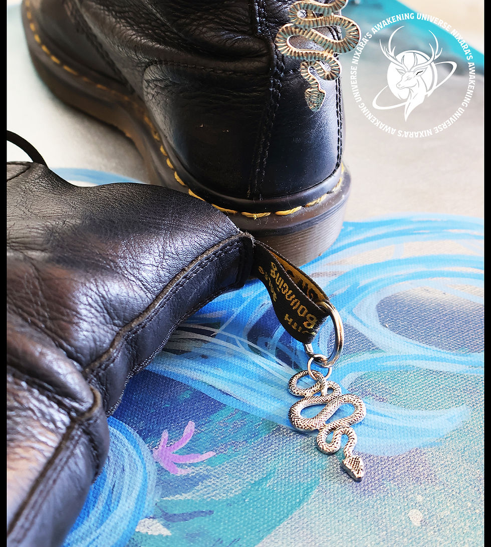 Thumbnail: Serpent Boot Charms