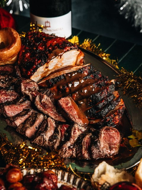 SUNDAY FEAST WITH BOTTOMLESS DRINKS