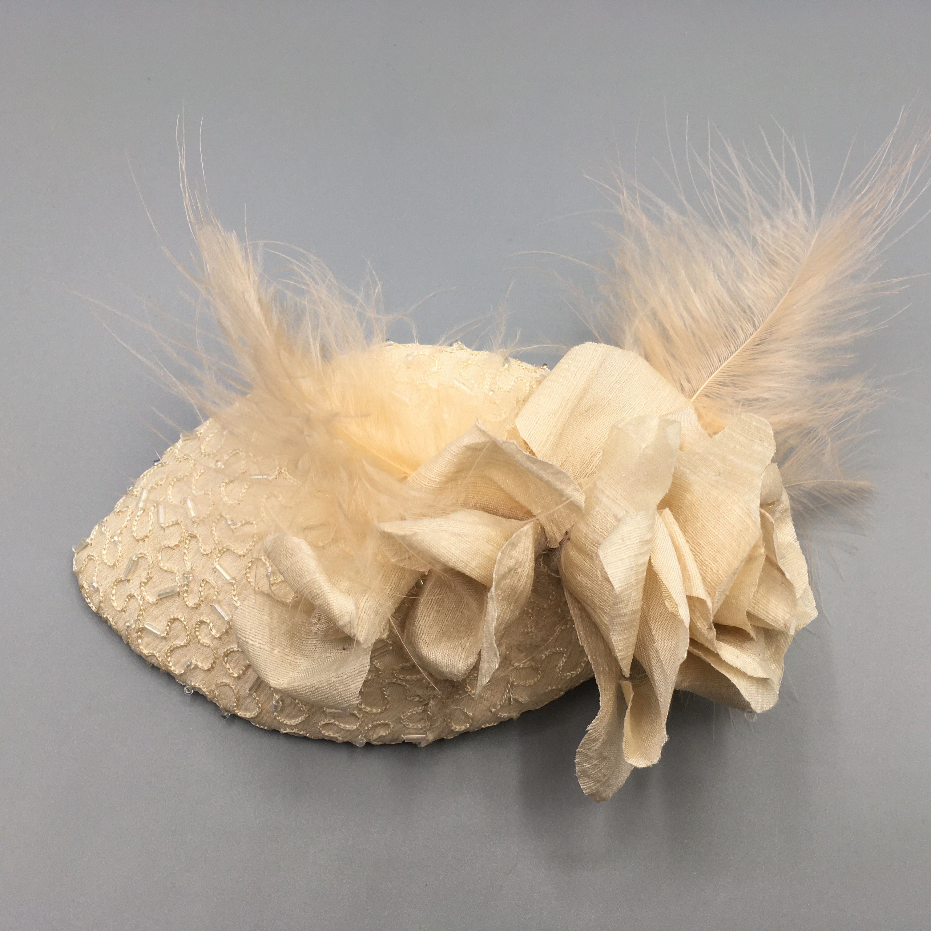 Nicky - Cream oval silk fascinator in a cream silk and beaded lace